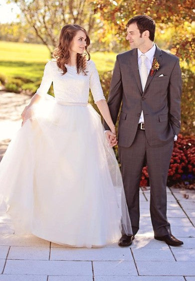 Schlichtes, schlichtes Brautkleid aus Spitzentüll mit U-Ausschnitt und Ellbogenärmeln