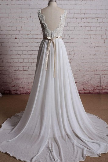 Robe trapèze sans manches en mousseline de soie avec corsage en dentelle et ceinture à nœud en satin