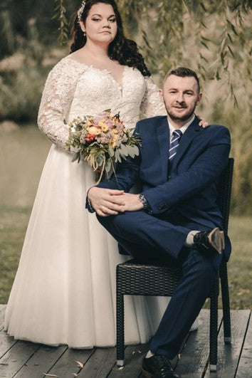 Übergröße V-Ausschnitt A-Linie Bodenlanges Brautkleid aus Tüll und Spitze