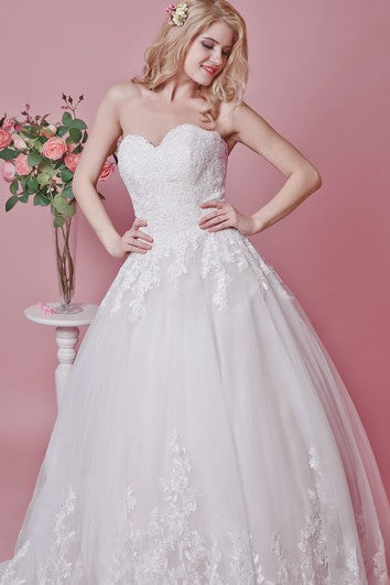 Romantic Sweetheart Floral Lace Applique and English Net Wedding Ball Gown