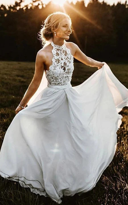 Vestido de boda country de gasa sin tirantes con cuello joya con encaje