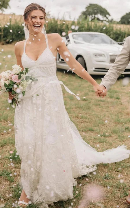 Abito da sposa da facciata in pizzo senza maniche spaghetti