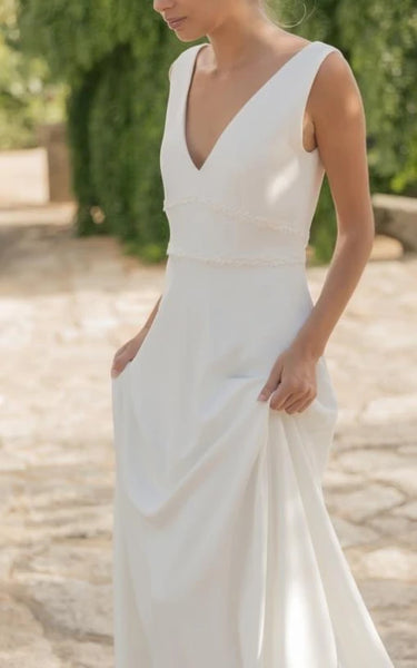 Simple Jewel-neck Sheath Chiffon Wedding Dress with Cape