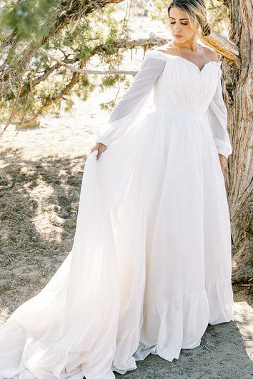 Chiffon Sweetheart Elegant Wedding Dress with 3/4 Off-shoulder Sleeves And Appliques