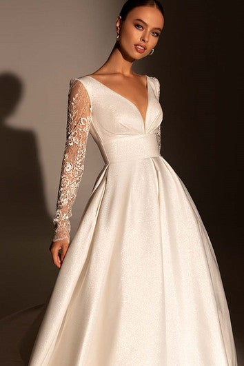 Hermoso vestido de novia de bola de pelota con ruchabes y cinta