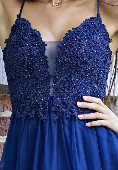 Tylové šaty do země áčkového střihu bez rukávů moderní formální s aplikacemi