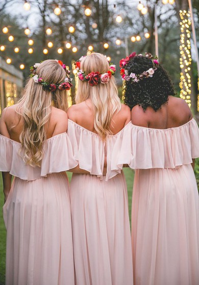 Adorable robe de demoiselle d'honneur en mousseline plissée à épaules dénudées avec fronces