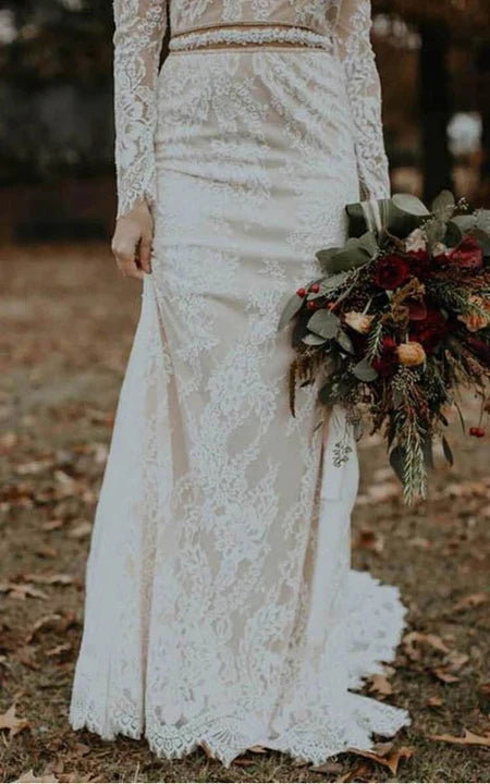 Robe de mariée sexy dos nu à col bateau et manches longues en dentelle fourreau pour l'extérieur