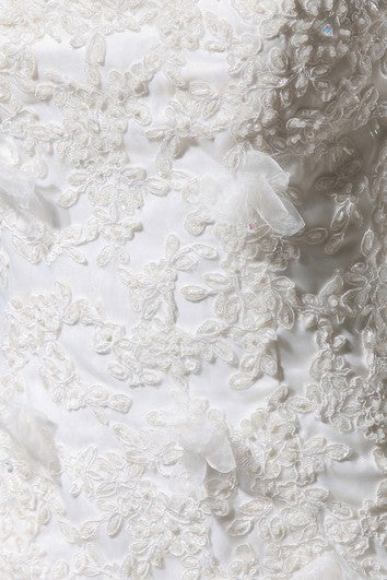 Vestido de novia de la parte frontal con volantes y correas de espagueti