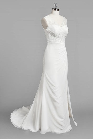 Svatební šaty z šifónu bez rukávů s výstřihem do V, s řasením a rozparkem na boku