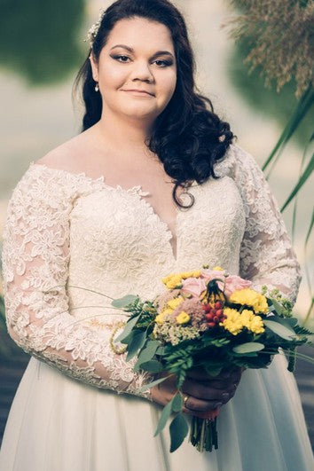 Übergröße V-Ausschnitt A-Linie Bodenlanges Brautkleid aus Tüll und Spitze