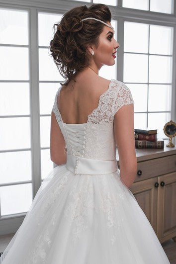 Ball Gown Floor-Length Scoop Cap-Sleeve Corset-Back Tulle Lace Dress