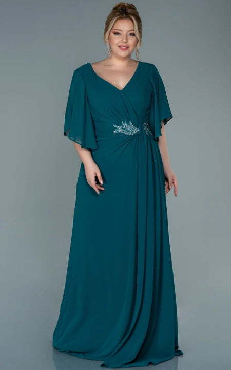 Empire-Kleid aus Chiffon mit V-Ausschnitt und Fledermausärmeln und Rüschen in Übergröße für die Brautmutter