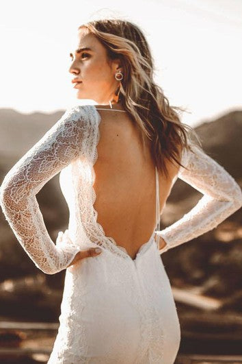 Saténové Svatební Šaty s Dlouhým Rukávem a Vlakem do Kaple v Vintage Stylu