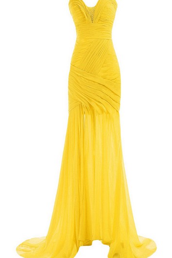 Svatební šaty s vlečkou, řasením a korálkováním