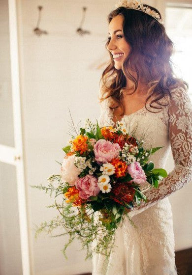 Mangas largas bohemias románticas Sexy Vestido de boda de encaje sin cuello profundo V cuello