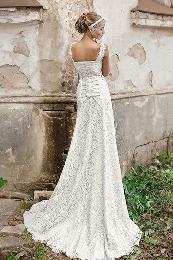 Pouzdrové šaty bez rukávů s dlouhými ramínky a krajkovým korzetovým zády