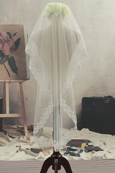 Simple Fingertip Tulle Wedding Veil with Lace Edge