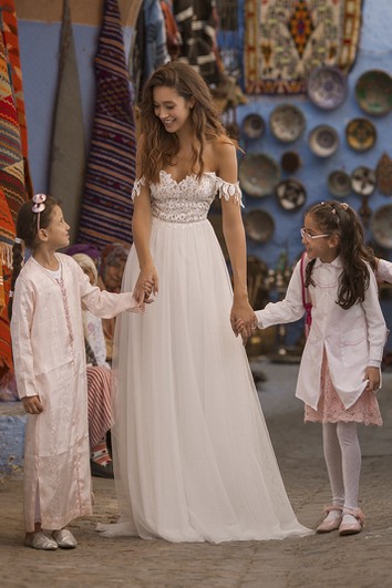 Abito da sposa sexy di tulle sexy etereo a V-The Shoulder con dettagli in pizzo in cima