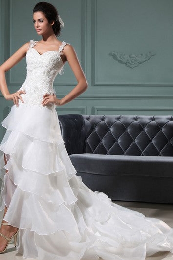 Vestido de novia de la parte frontal con volantes y correas de espagueti