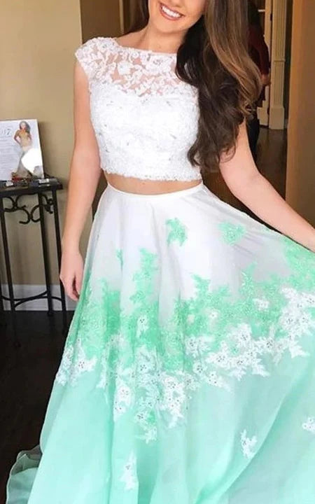 Zweiteiliges Brautkleid mit zweifarbiger Spitzenapplikation und Schlüsselloch