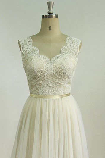 Robe de mariée dos nu avec corsage en dentelle et jupe en tulle