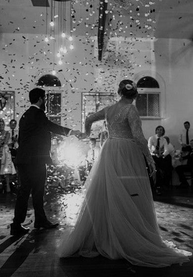 Robe de mariée sexy grande taille en tulle et dentelle à manches longues et col en V, couleur champagne/blush