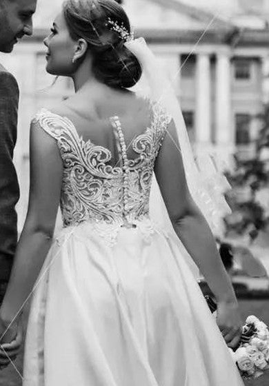 Pannello in pizzo in pizzo in pizzo treno a spigolli un abito da sposa casual senza maniche