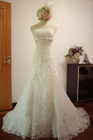 Šaty s dlouhými ramínky, aplikacemi, průstřihem a krajkou ve stylu mořské panny