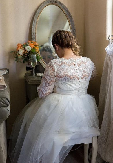 A abito in pizzo di pizzo a campana a mezza manica corta