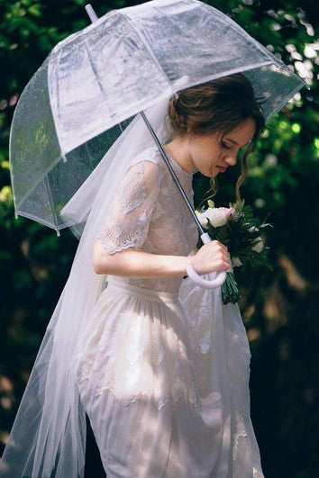 Svatební šaty s vysokým límcem, polovičními rukávy, krajkovým šifonem a iluzorním efektem