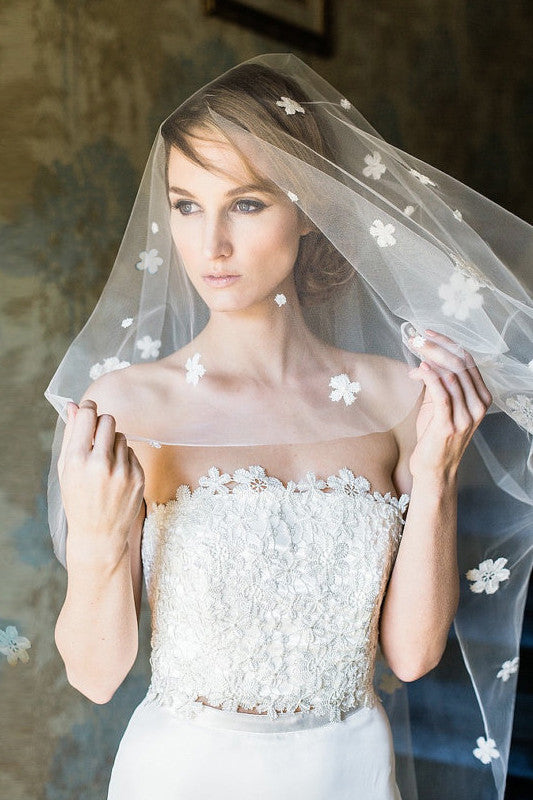 Vintage Style Short Tulle Wedding Veil with Flowers