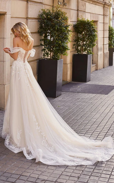 Fairytale Off-the-shoulder Notched A-line Tulle Ball Gown Wedding Dress with Corset Back