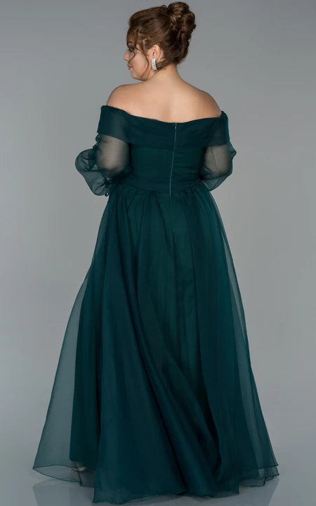 Večerní šaty plus size s dlouhým rukávem, iluzorním odhalením ramen, rozparkem vpředu a říší pod prsy