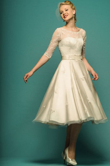 A-Line Tea-Length Illusion Sleeve Scoop Neck Appliqued Tulle Wedding Dress