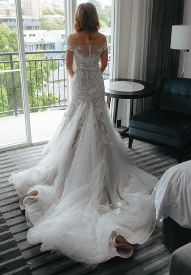 Off-the-shoulder Court Train Lace Tulle Wedding Dress with Appliques