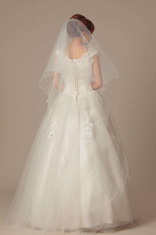 Simple Fingertip Short Tulle Wedding Veil with Beading