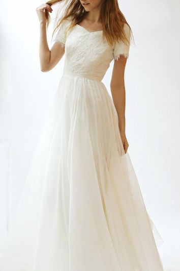 Short Sleeve V-Neck A-Line Lace and Tulle Dress With Pleats