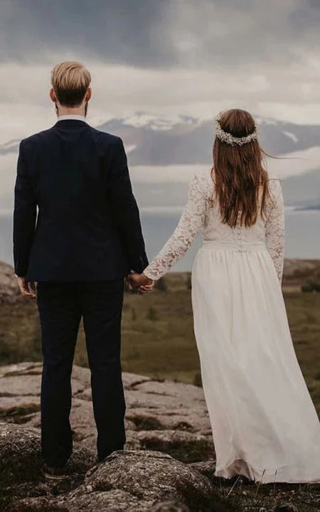 Svatební šaty s lodíčkovým výstřihem, krajkou, dlouhým rukávem, pouzdrovým střihem, šifonem a nízkým zády