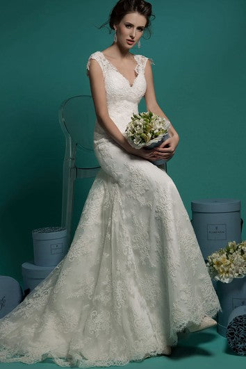 Abito in pizzo con manicotto al collo a V Merma.