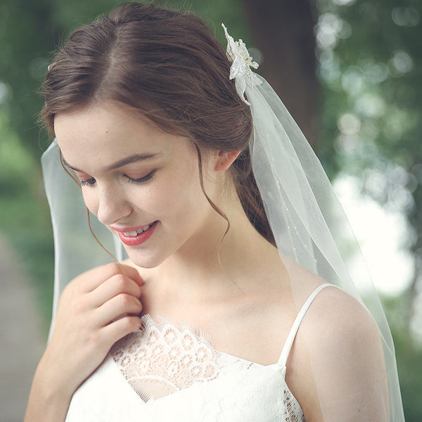 Simple Style Mid-length Beaded Veil 