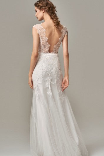 Elegant V-neck Lace Tulle Sheath Sleeveless Floor-length Wedding Dress with Appliques