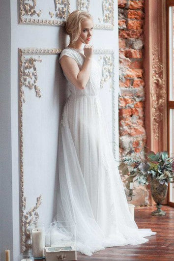 Abito applicato a pieghe con tulle a manichetto scollo con scollo con illusione e perline