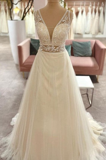 Elegant A Line Tulle Floor-length Sleeveless Open Back Wedding Dress with Appliques