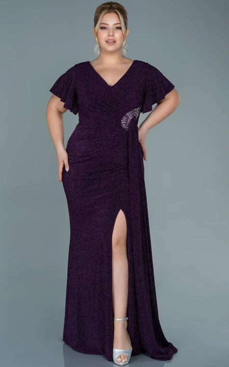 Večerní šaty s flitry, véčkovým výstřihem, řasením, rozparkem a rukávy ve stylu básníka, plus velikost