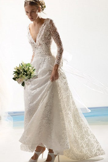 Svatební šaty Casual Illusion s výstřihem do V, áčkovým střihem, krajkou, vlečkou, dlouhým rukávem a mašlí