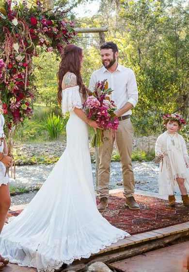 Krátký rukáv Krajkový Šaty bez ramínek s aplikacemi s vlečkou Bohemian svatební šaty