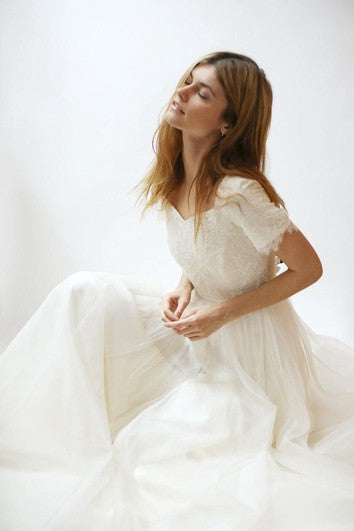 Short Sleeve V-Neck A-Line Lace and Tulle Dress With Pleats