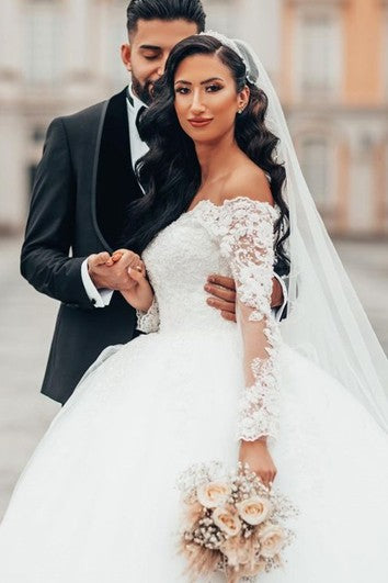 Ball Gown Long Sleeved Tulle Off-the-shoulder Wedding Dress with Appliques