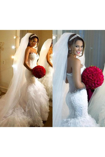 Abito lungo in pizzo della sirena a cuore con gonna arruffato